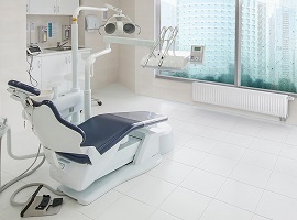 Стальной панельный гигиенический радиатор в стоматологическом кабинете
